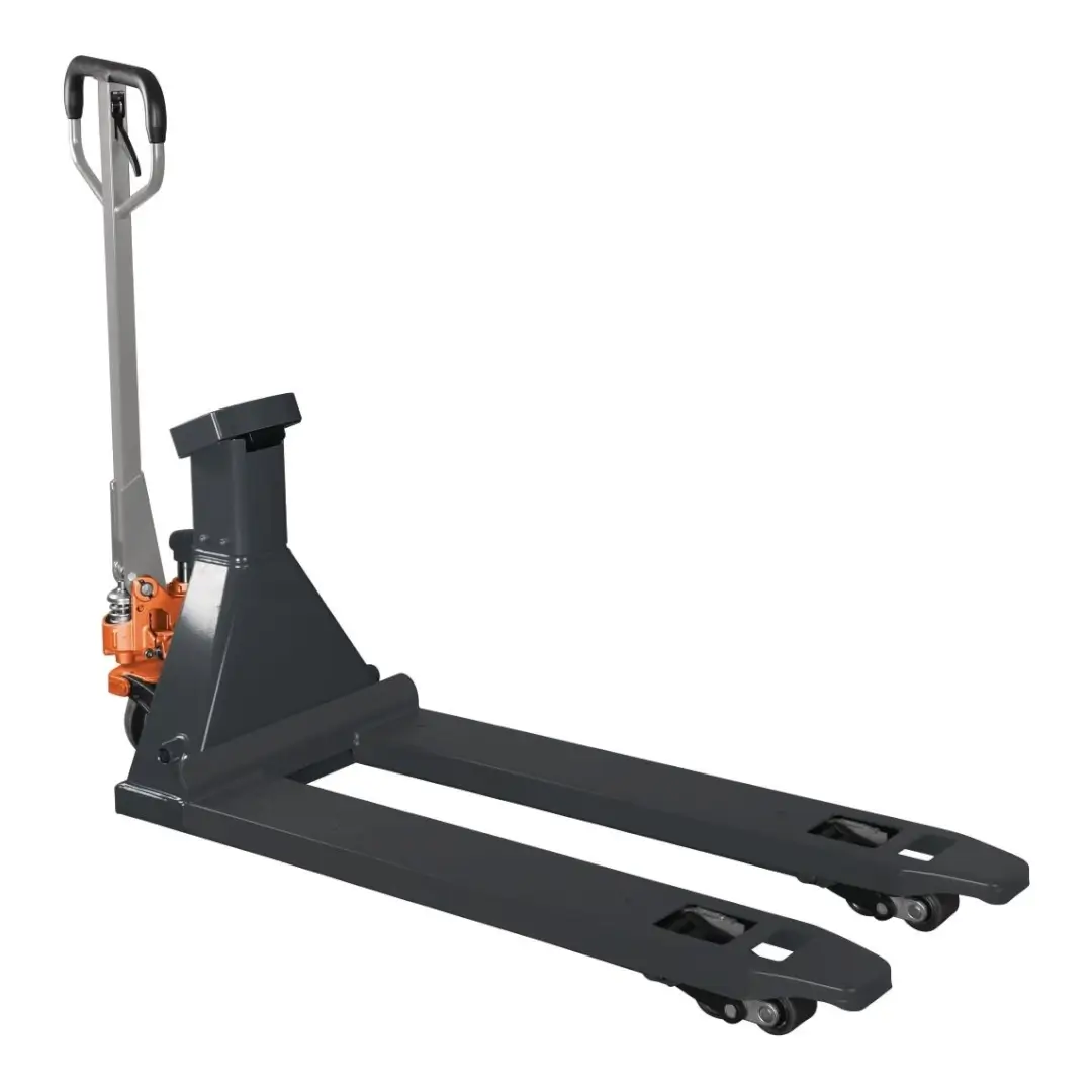Pozitia ergonomica a manerului de comanda si accesul rapid la functiile cantarului permit o manevrare simpla si eficienta in timpul cantaririi marfii. Transpalet manual UNICRAFT PHW 2500 WP vedere din unghiul operatorului.
