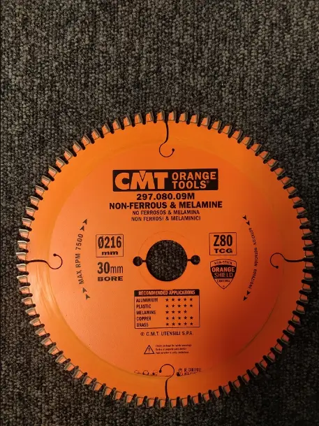 Disc de taiat pentru aluminiu CMT 297; 216x2.8x30; Z80; -6° Disc de taiat pentru aluminiu CMT 297; 216x2.8x30; Z80; -6°